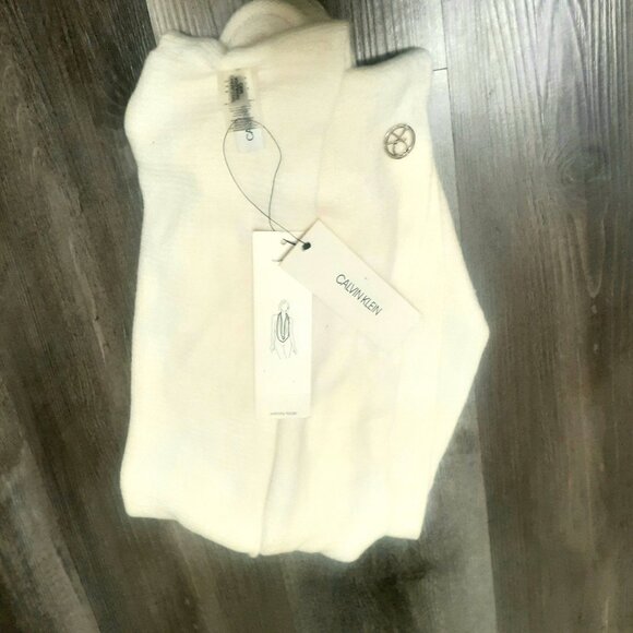 Calvin Klien Ivory Infinity scarf- NWT - Picture 3 of 8